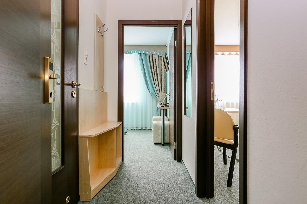Sport Time Hotel Minsk Esterno foto